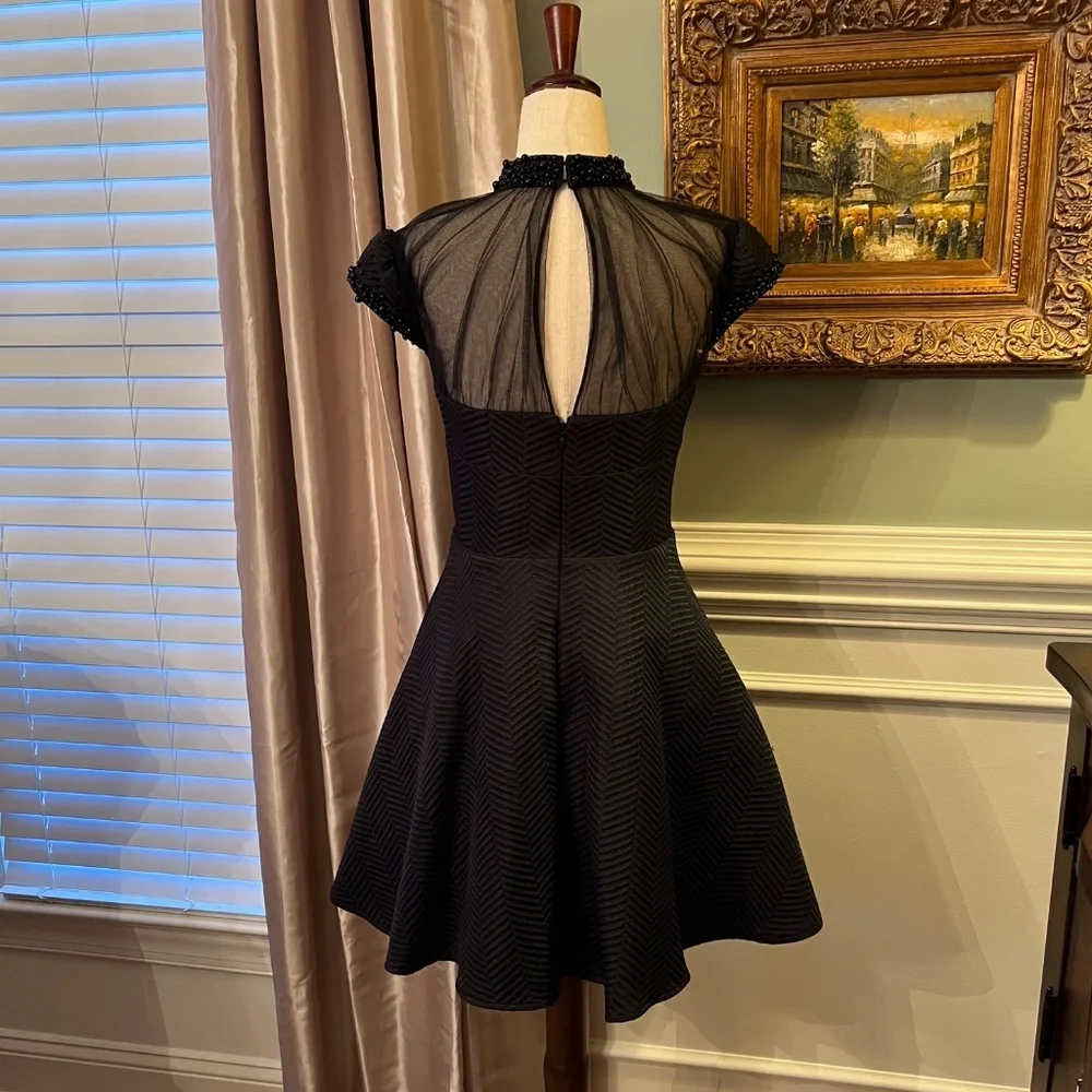 EUC Mac Duggal Beaded Black Fit & Flare Short Cocktail Party Dress Size 6